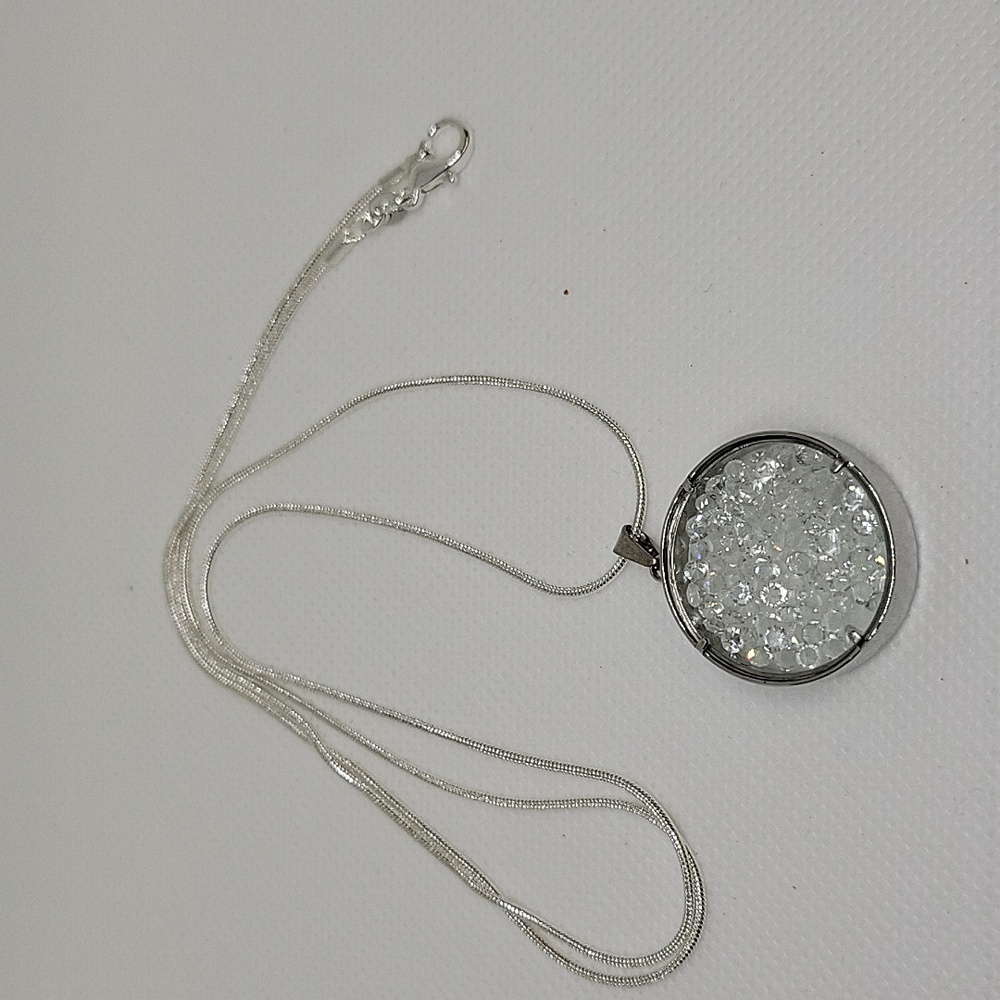 Loose Rhinestone in Circle 24" Silver Tone Necklace